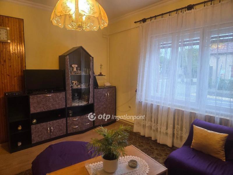 Eladó családi ház Abony