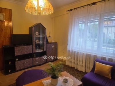 Eladó családi ház Abony