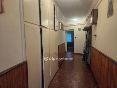 Eladó családi ház Abony