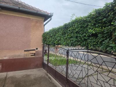 Eladó családi ház Abony