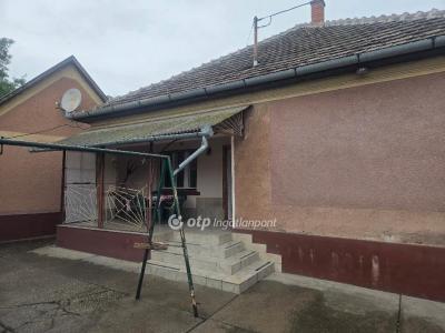 Eladó családi ház Abony