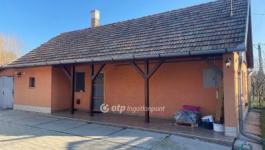 Eladó családi ház Abony