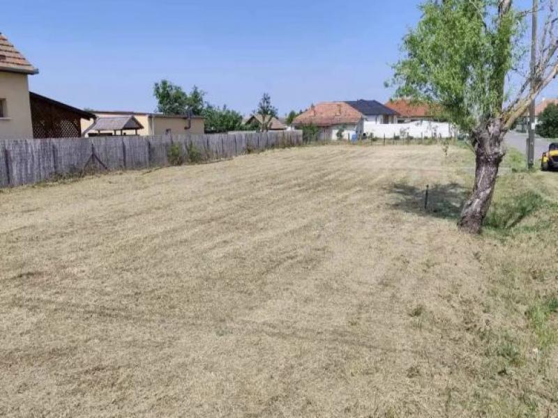 Eladó lakóövezeti telek Besenyszög