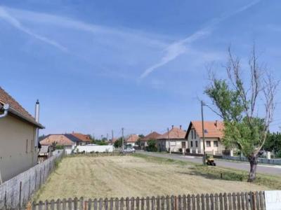 Eladó lakóövezeti telek Besenyszög