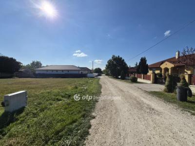 Eladó családi ház Érd