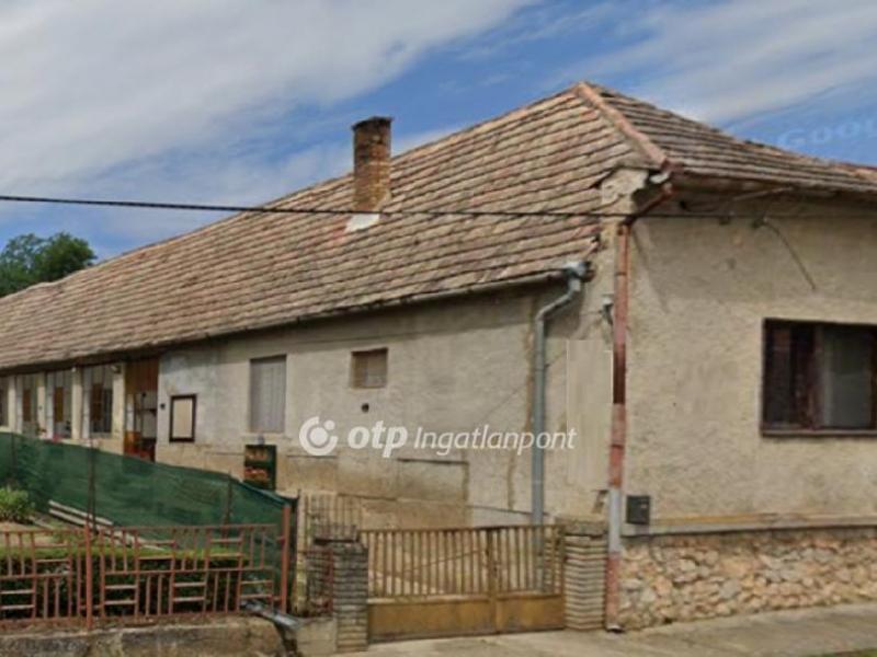 Eladó családi ház Görcsöny