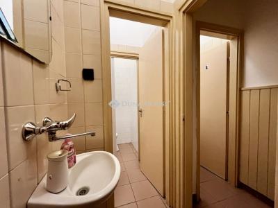 Eladó utcai bejáratú üzlethelység Barcs