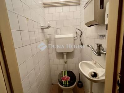 Eladó utcai bejáratú üzlethelység Barcs