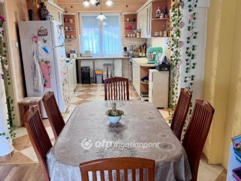 Eladó családi ház Győr