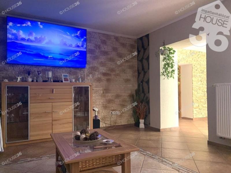 Eladó családi ház Hőgyész