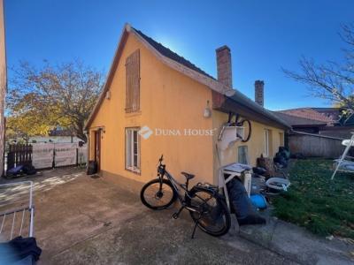 Eladó családi ház Törökbálint