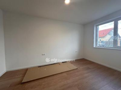 Eladó lakás Albertirsa