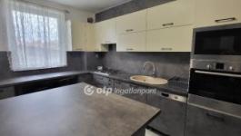 Eladó családi ház Győr