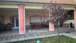 Eladó családi ház Abony