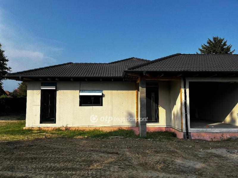 Eladó ikerház Cegléd