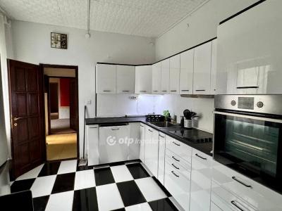 Eladó családi ház Székesfehérvár