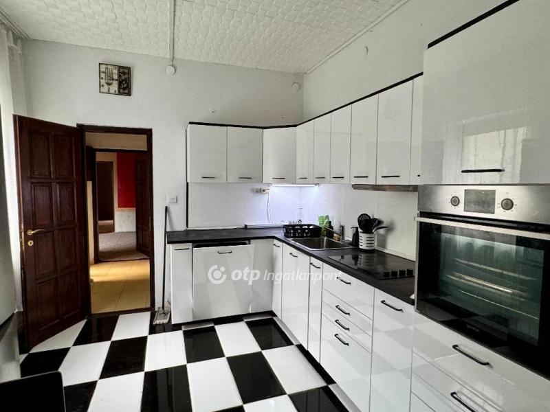 Eladó családi ház Székesfehérvár