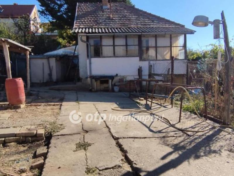 Eladó családi ház Szekszárd