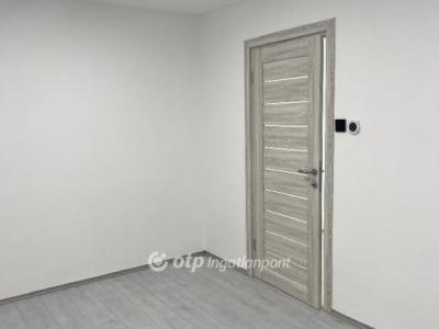 Eladó lakás Komló