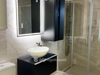 Eladó lakás Komló