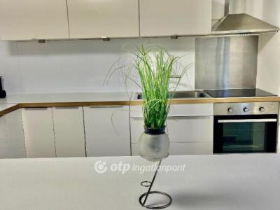 Eladó lakás Komló