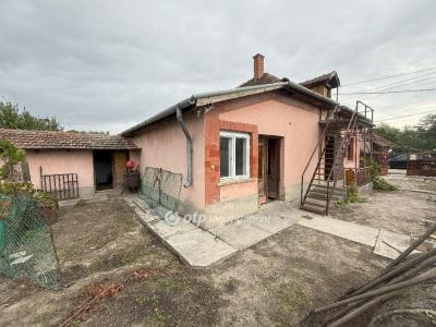 Eladó családi ház Tiszakécske