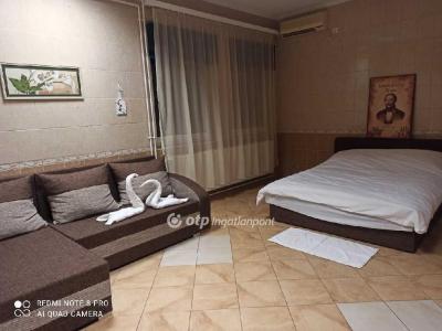 Eladó családi ház Újszász