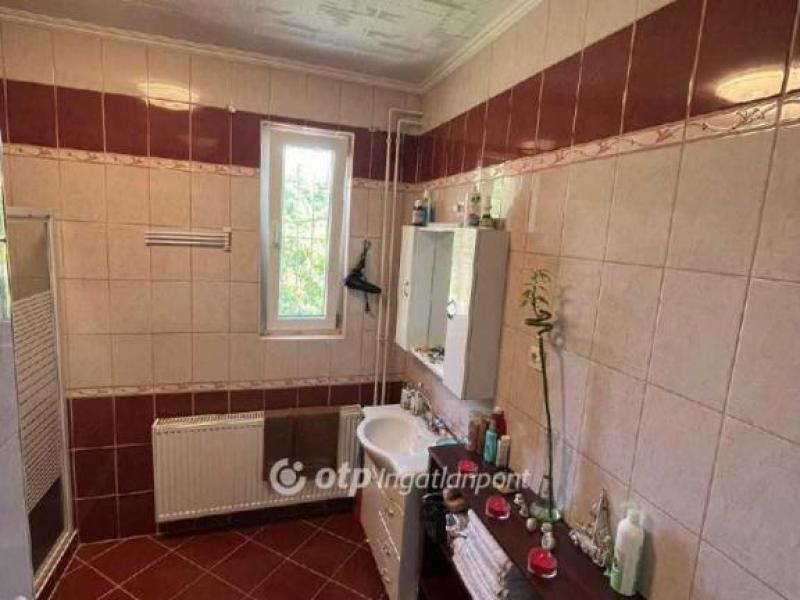 Eladó családi ház Újszász