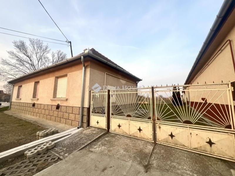 Eladó családi ház Újhartyán