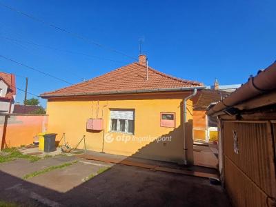 Eladó családi ház Eger