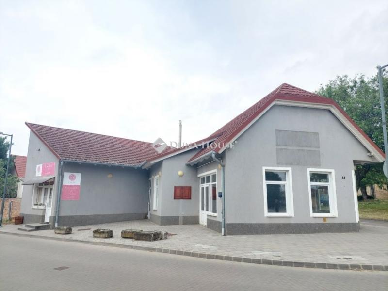 Eladó családi ház Paks