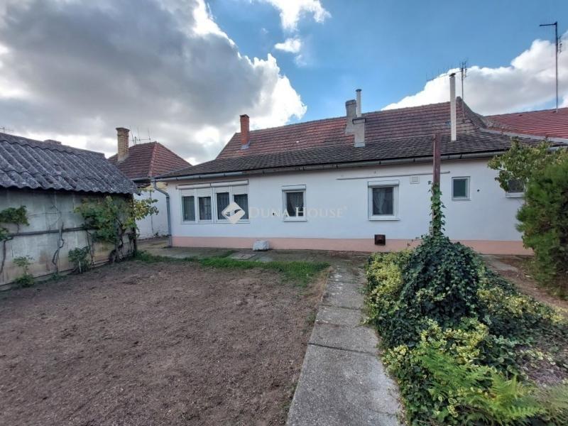 Eladó családi ház Baja