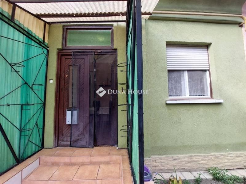 Eladó házrész Baja