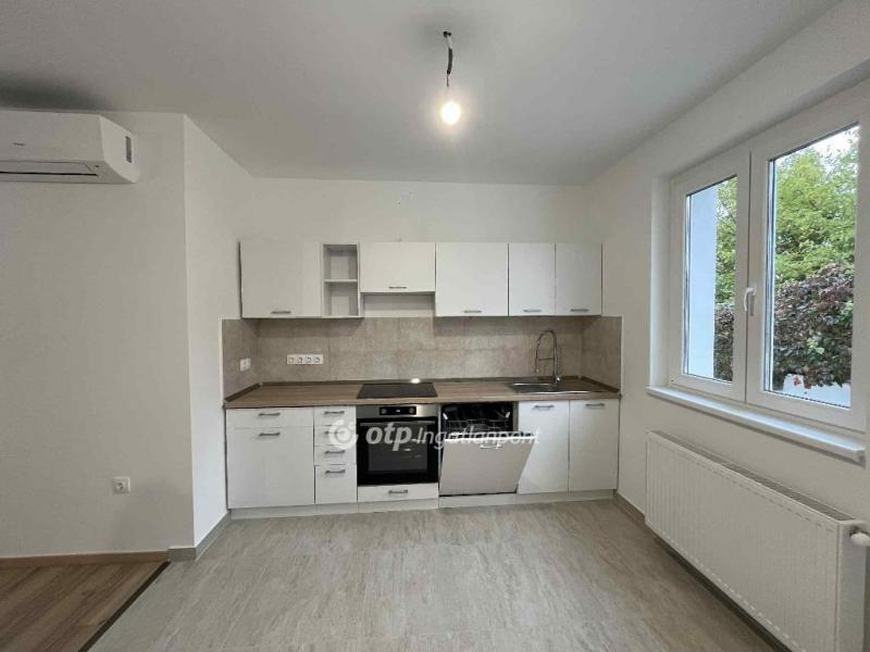 Eladó családi ház Budapest