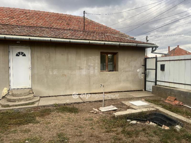Eladó családi ház Szentes
