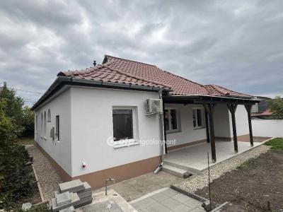 Eladó családi ház Budapest