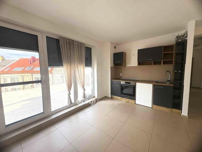 Eladó lakás Kapuvár