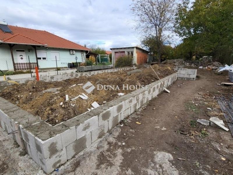 Eladó családi ház Érd