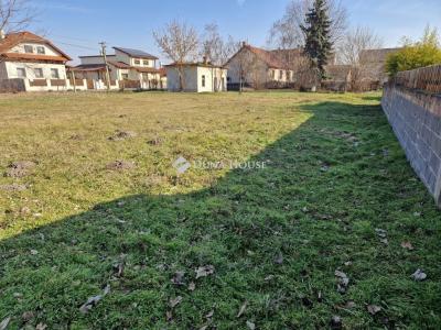 Eladó lakóövezeti telek Monor