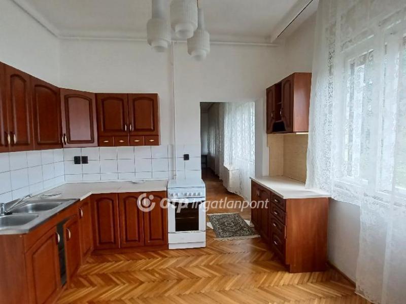 Eladó családi ház Eger