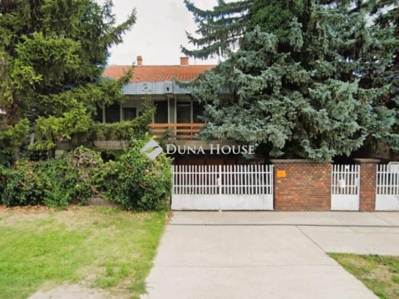 Eladó családi ház Kecel