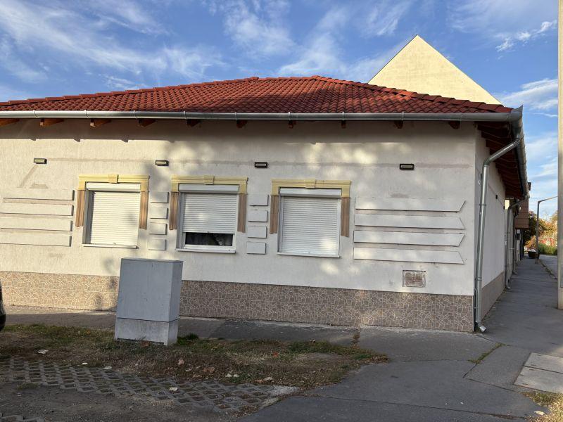 Eladó családi ház Szolnok
