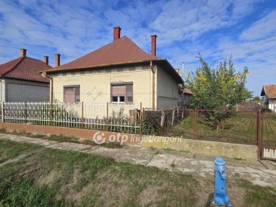 Eladó családi ház Nádudvar