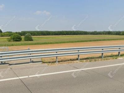 Eladó külterületi telek Péteri