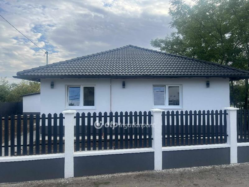 Eladó családi ház Tápiószele