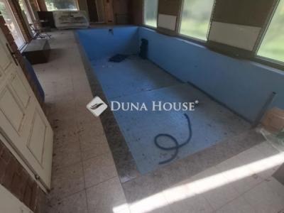 Eladó családi ház Úri