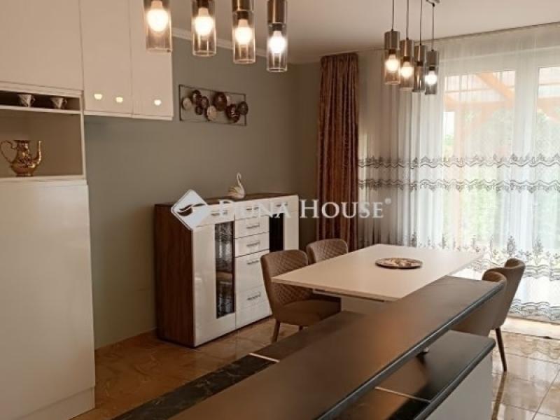 Eladó sorház Telki