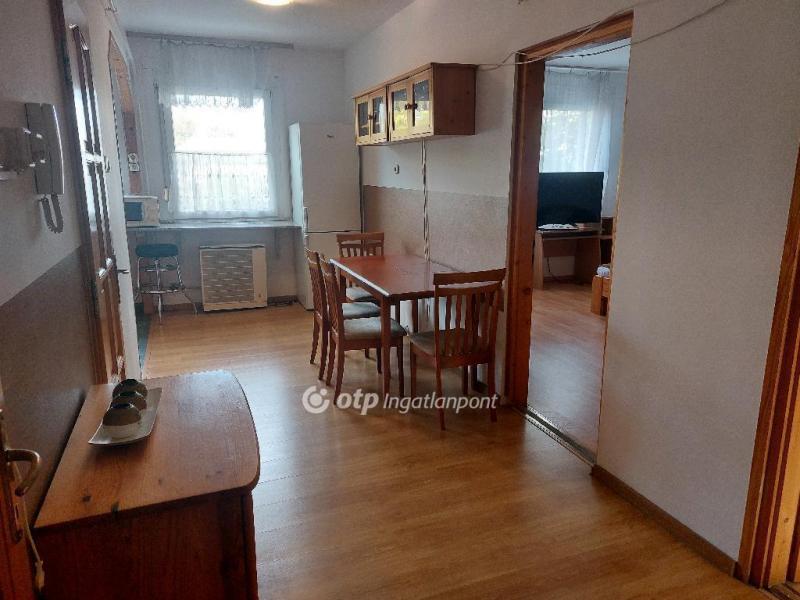 Eladó lakás Gödöllő