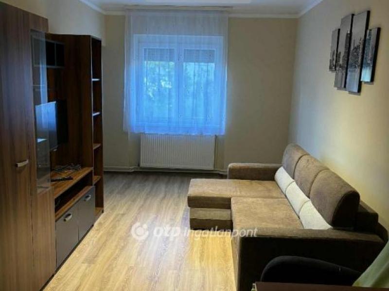 Eladó lakás Szolnok