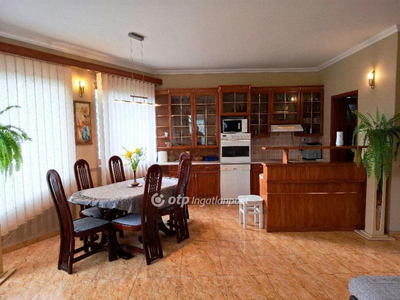 Eladó családi ház Békéscsaba